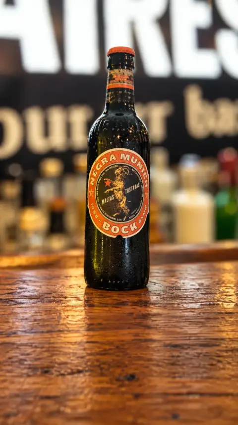 Botella de cerveza Damm Bock