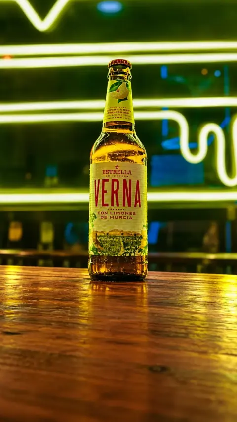 Botella de cerveza Verna Limón